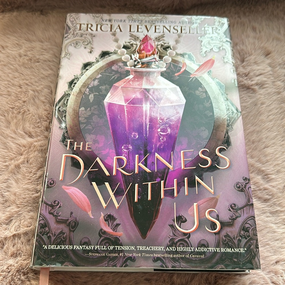 •HARDCOVER•✨The Darkness Between Us by Tricia Levenseller✨